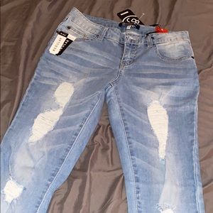 Distressed skinny jeans
